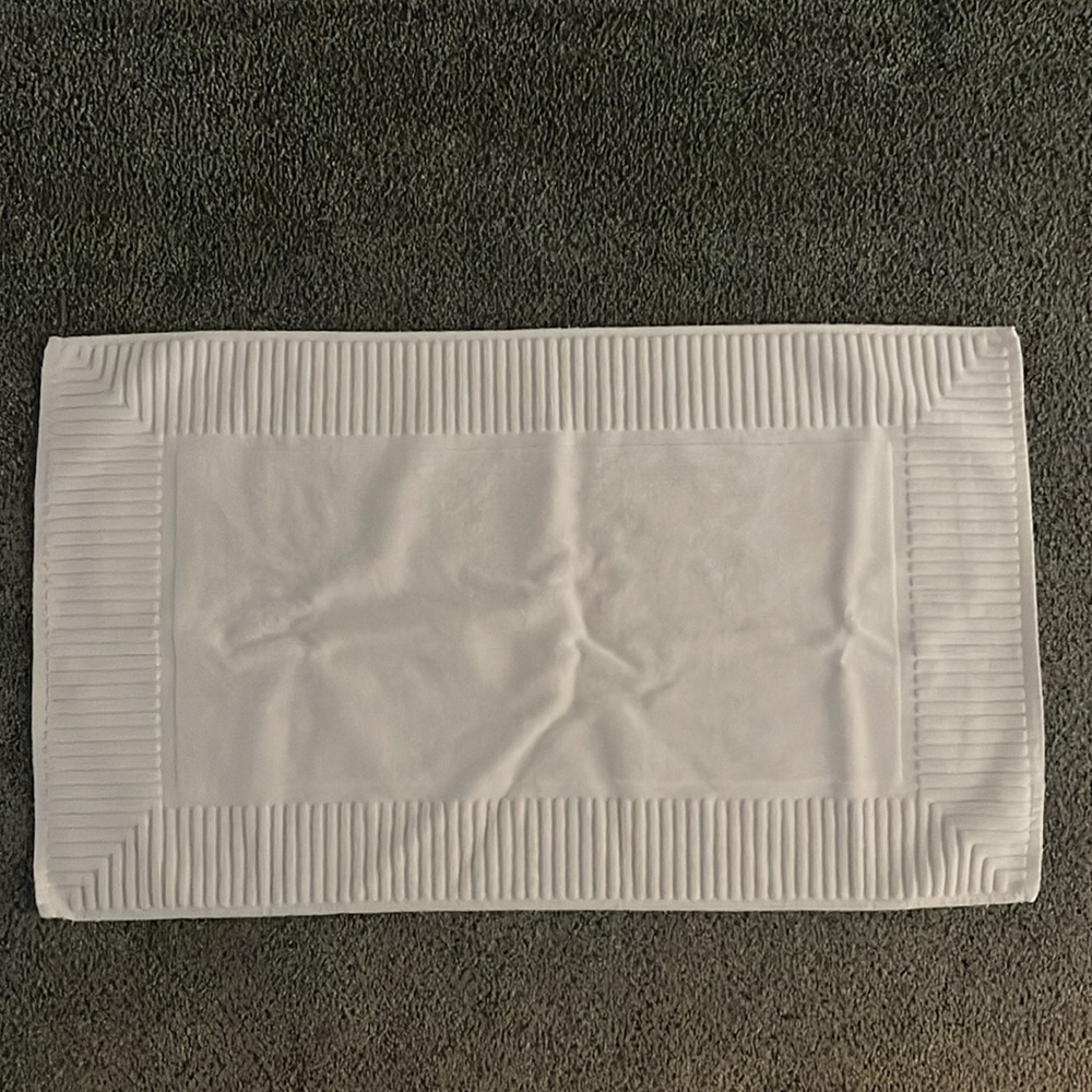 The Turkish bath mat Lexi Bath Mat white 20 x 32. The Turkish towels company